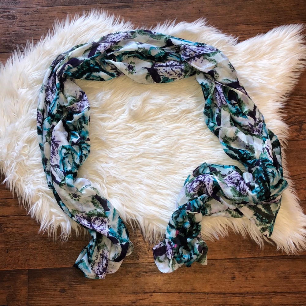 NWOT beautiful floral blanket scarf